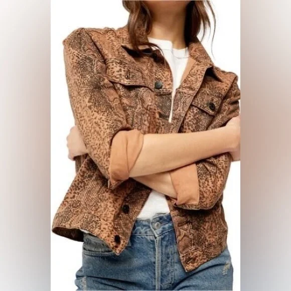 Free People Women’s snakeskin Printed Trucker
Denim Jacket - Picture 2 of 13